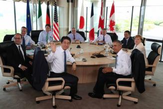 World leaders seated around FSC certified roundtable at G7 Japan Summit 2016